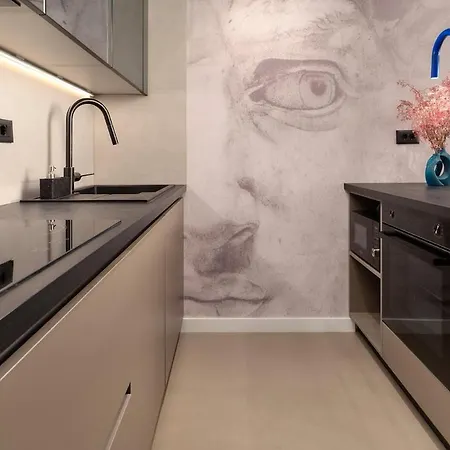 Urban Nest Boutique 2br With Balcony In Center *