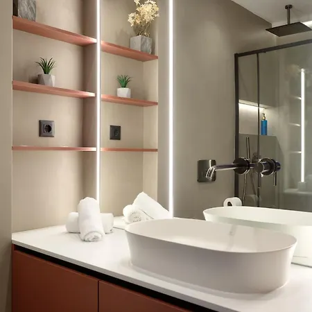 Urban Nest Boutique 2br With Balcony In Center *