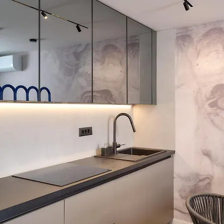 Urban Nest Boutique 2br With Balcony In Center Lejlighed